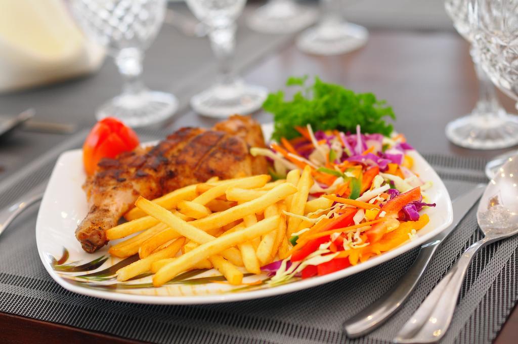 Onreech Hotel Seeduwa Dış mekan fotoğraf