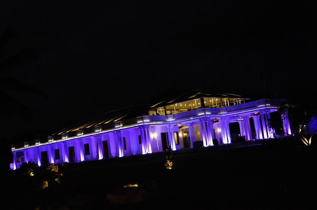 Onreech Hotel Seeduwa Dış mekan fotoğraf